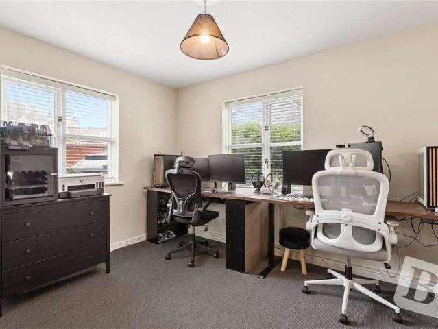Flat for sale in Noak Bridge, Basildon