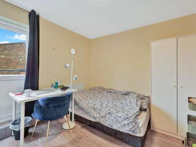Flat for sale in Walworth, Greater London