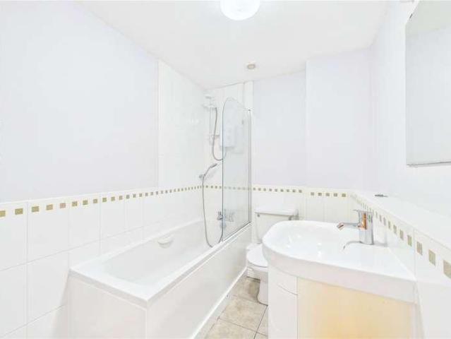 Flat for sale in Aldermaston Soke, West Berkshire