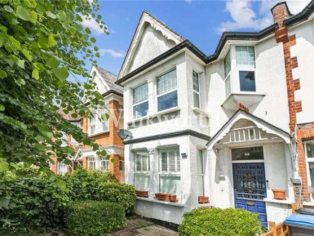Flat for sale in Palmers Green, Greater London