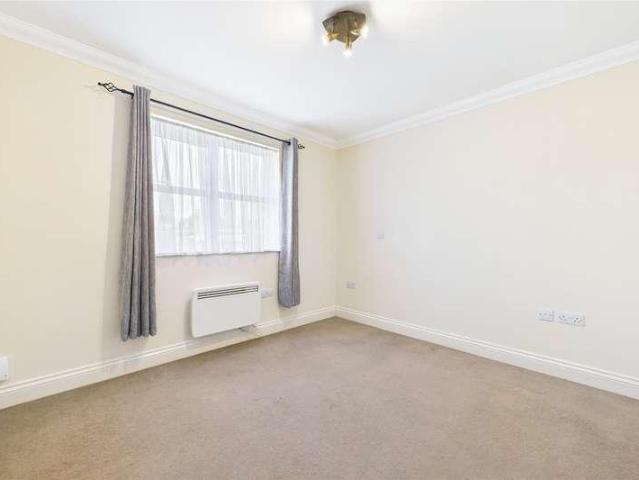 Flat for sale in Wokingham, Sindlesham