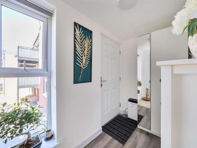 Flat for sale in Dunstable, Bedfordshire