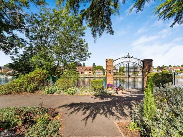 Flat for sale in Lower Halliford, Surrey