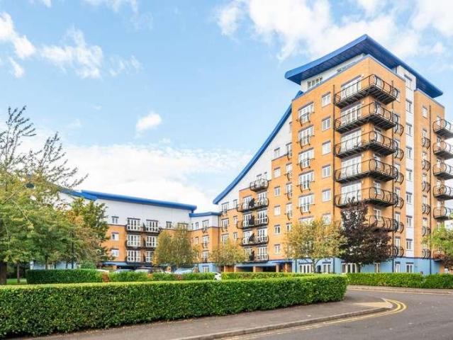 Flat for sale in Newtown, Reading