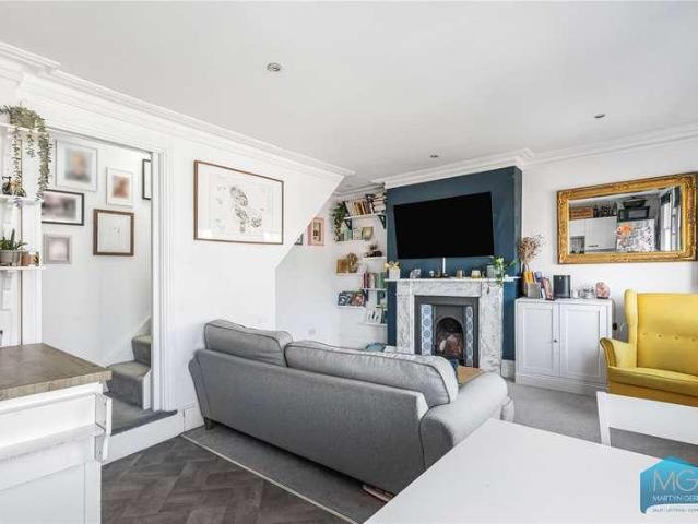 Flat for sale in Crouch End, Greater London