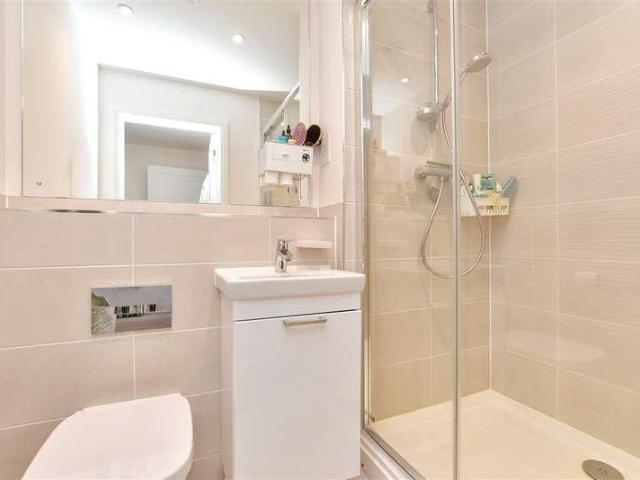 Flat for sale in Hillview, Surrey
