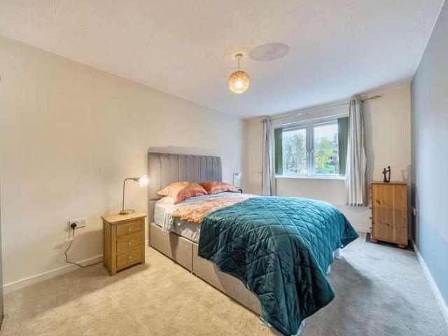 Flat for sale in Hammond Street