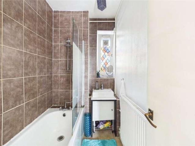 Flat for sale in Tulse Hill, Greater London