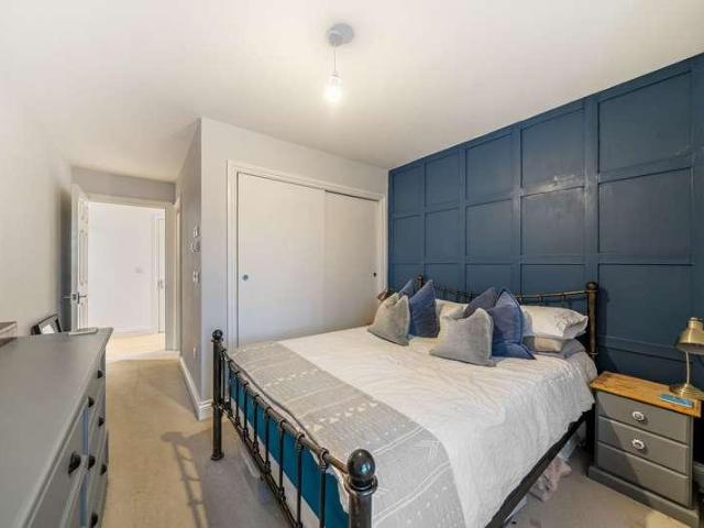 Flat for sale in Sheerwater, Woking