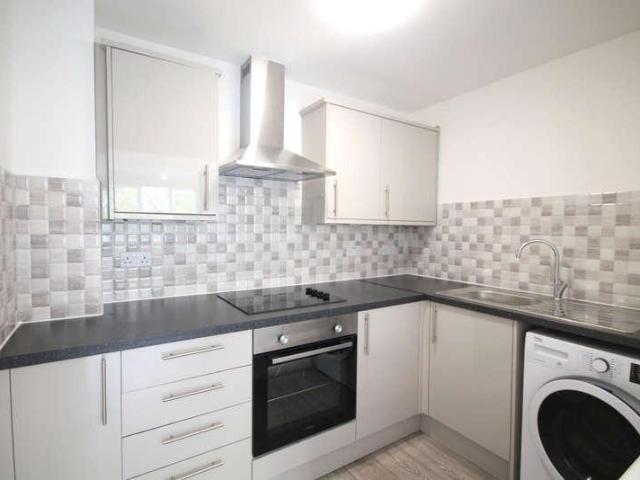 Flat for sale in London Borough of Hounslow, Greater London