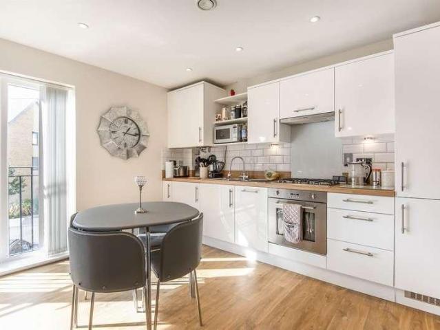 Flat for sale in Whitley Wood, Reading