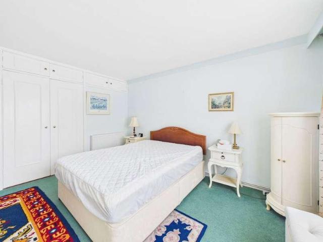 Flat for sale in West Worthing, Worthing