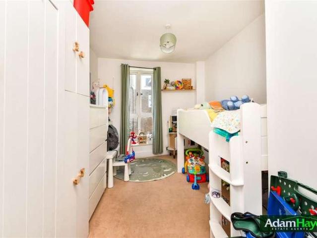 Flat for sale in Temple Fortune, Greater London