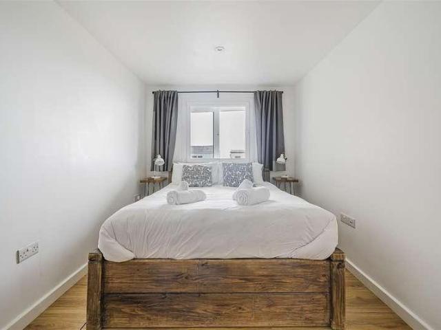 Flat for sale in Newquay, Cornwall
