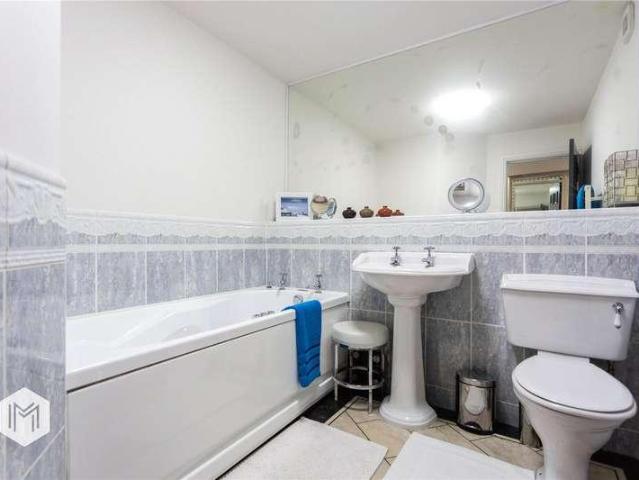 Flat for sale in Bolton, Bromley Cross
