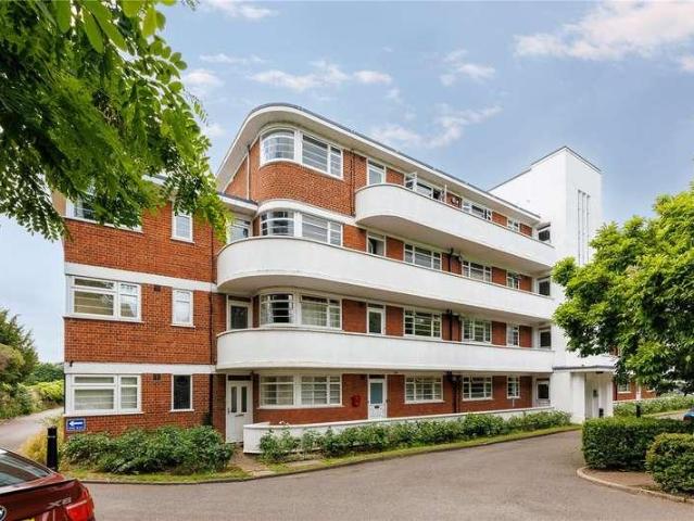 Flat for sale in London Borough of Hounslow, Strand