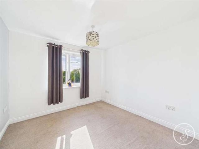 Flat for sale in Killingbeck, Leeds