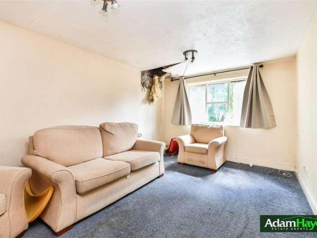 Flat for sale in East Barnet, Greater London