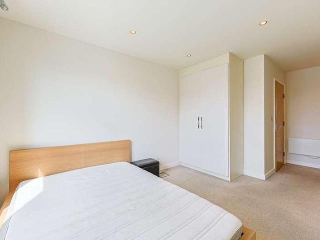 Flat for sale in Colindale, Greater London