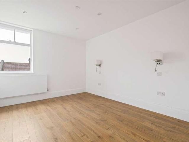 Flat for sale in Leyton, Greater London