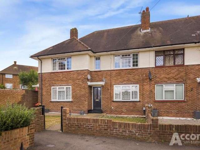 Flat for sale in Collier Row, Greater London