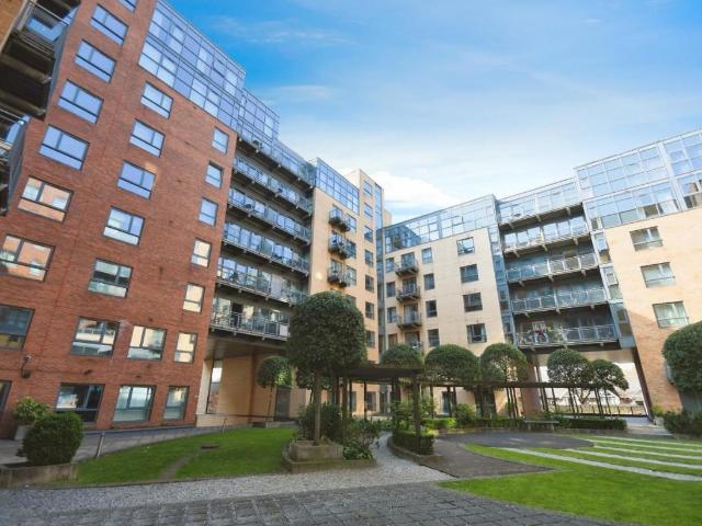 Flat for sale in Saint George's, South Yorkshire