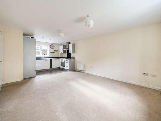 Flat for sale in Manor Farm, Bristol