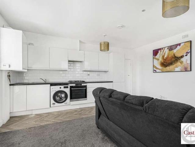 Flat for sale in Lower Clapton, Greater London