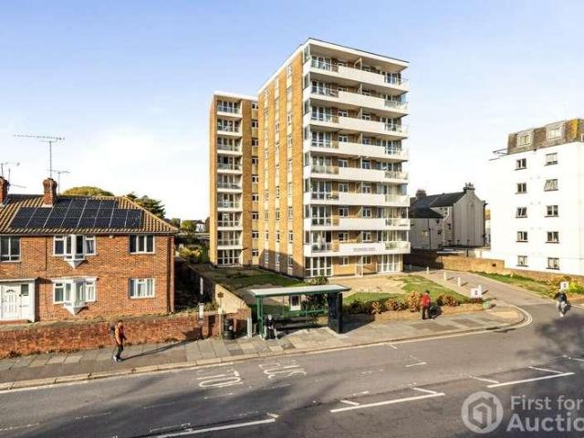 Flat for sale in Worthing, West Sussex