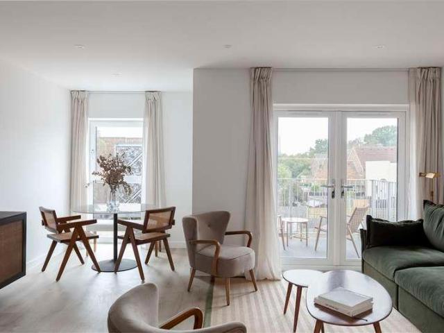 Flat for sale in Sandown Park, Kent
