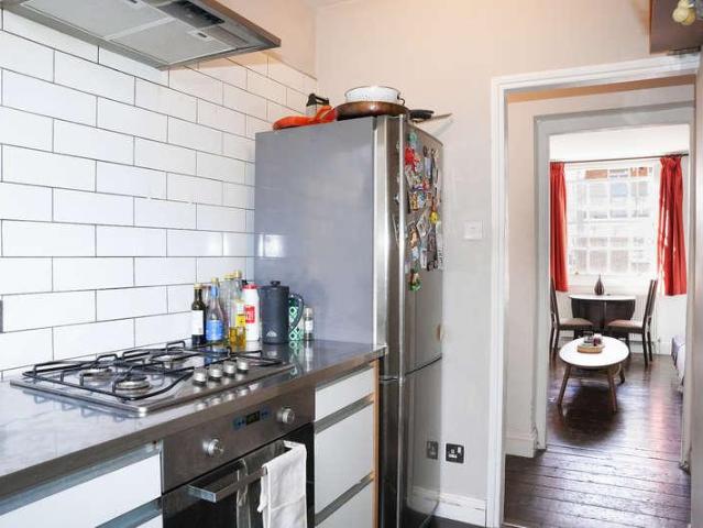 Flat for sale in Stepney, Greater London