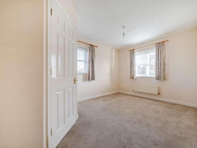 Flat for sale in Red Hill, Surrey
