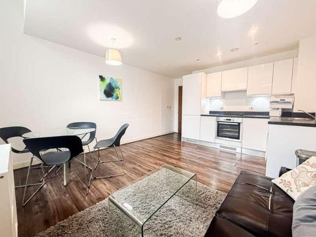 Flat for sale in Calderstones