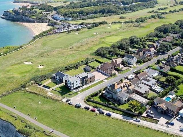 Flat for sale in Acol, Kent
