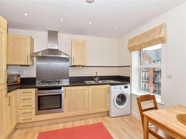 Flat for sale in Bourne Vale, Kent