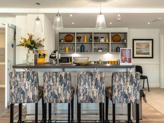Flat for sale in Ladygrove, Berrick Salome