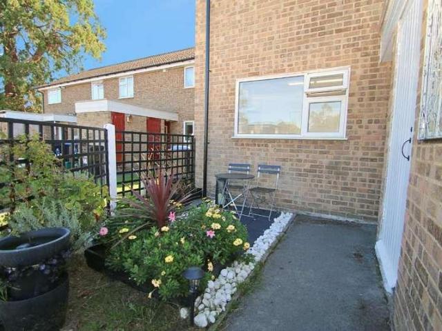 Flat for sale in The Hermitage, Woking