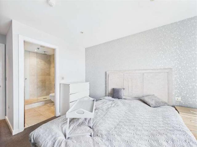 Flat for sale in Calderstones