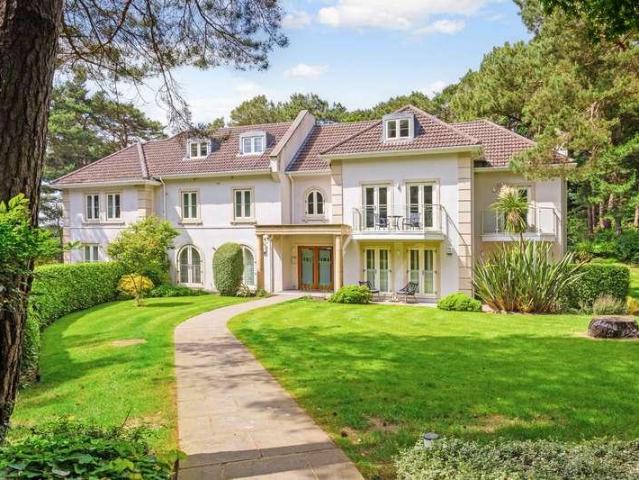 Flat for sale in Canford Cliffs, Poole