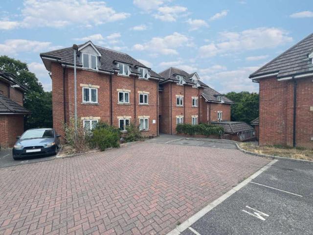 Flat for sale in Alderney, Poole