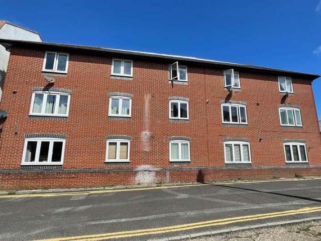 Flat for sale in West Cliff, Bournemouth