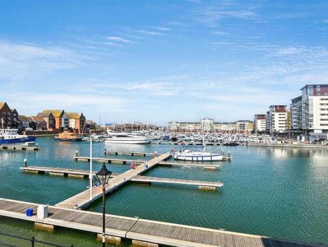 Flat for sale in Sovereign Harbour, Eastbourne