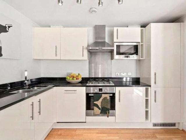 Flat for sale in Highbury, Greater London
