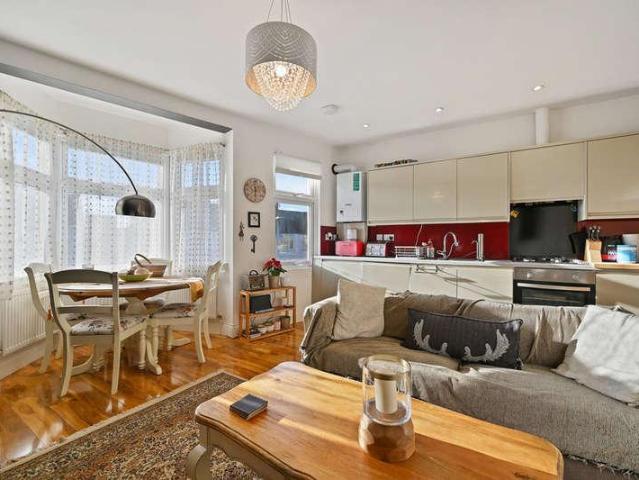 Flat for sale in Wealdstone, Greater London