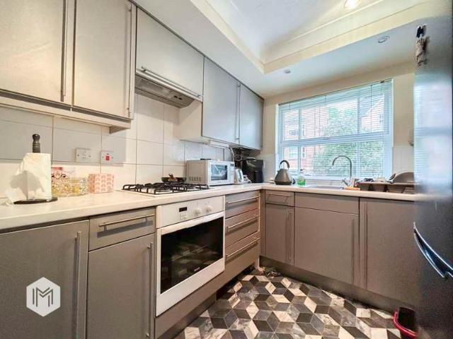 Flat for sale in Bolton, Gilnow