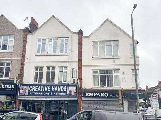 Flat for sale in Golders Green, Greater London
