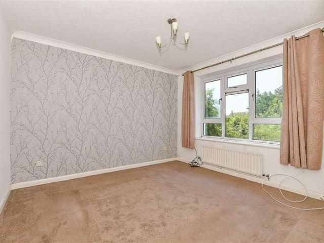 Flat for sale in Folkestone, Kent