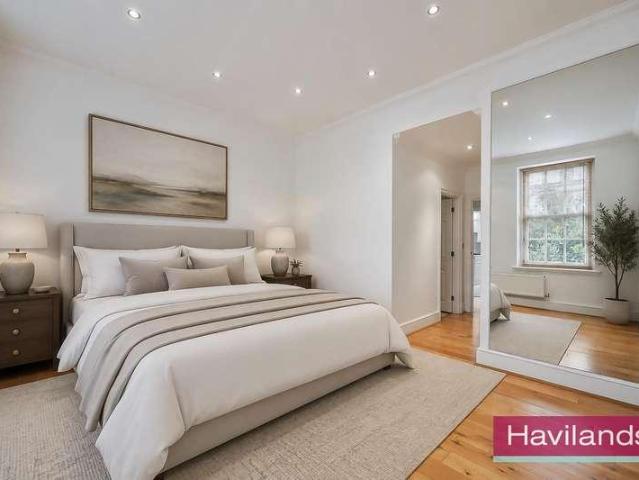 Flat for sale in New Southgate, Greater London