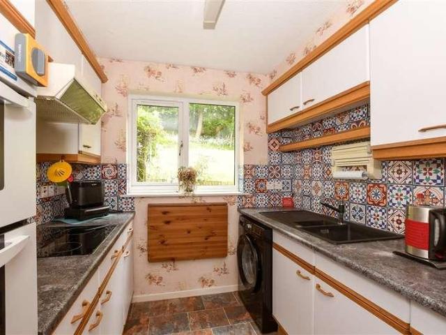 Flat for sale in Red Hill, Surrey