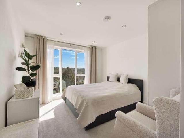 Flat for sale in London Borough of Croydon, Selsdon